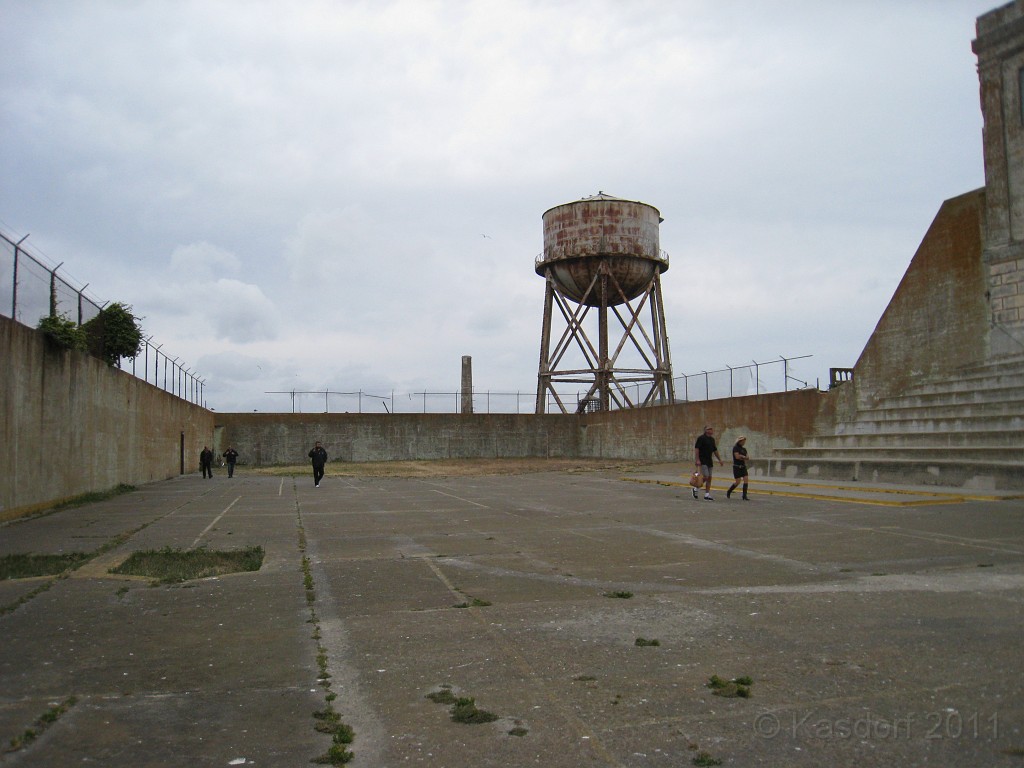 2011 Bay 2 Breakers Saturday 0640.JPG - I was able to participate in the 2011, 100th anniversary of the San Francisco Bay to Breakers 12K race. A great weekend for sight seeing and racing.